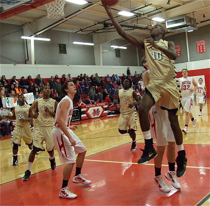 Image: Gladiator Devonta Simmons(10) helps elevate Italy to a key victory over the Maypearl Panthers.