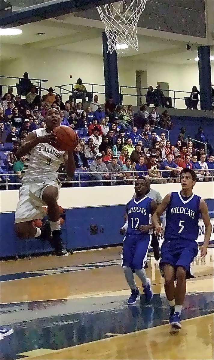 Image: Sophomore Trevon Robertson(1) finishes the fast break for Italy.