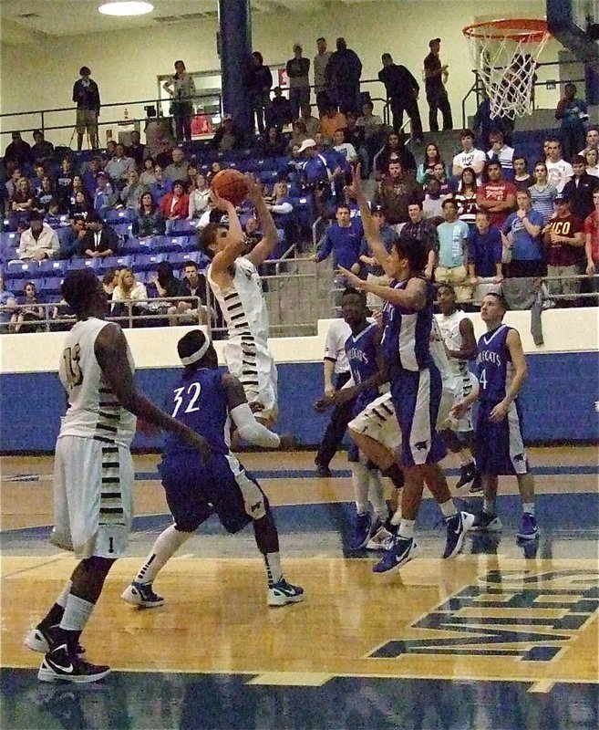 Image: Gladiator senior point guard Jase Holden(3) drives into the lane to get a shot up.