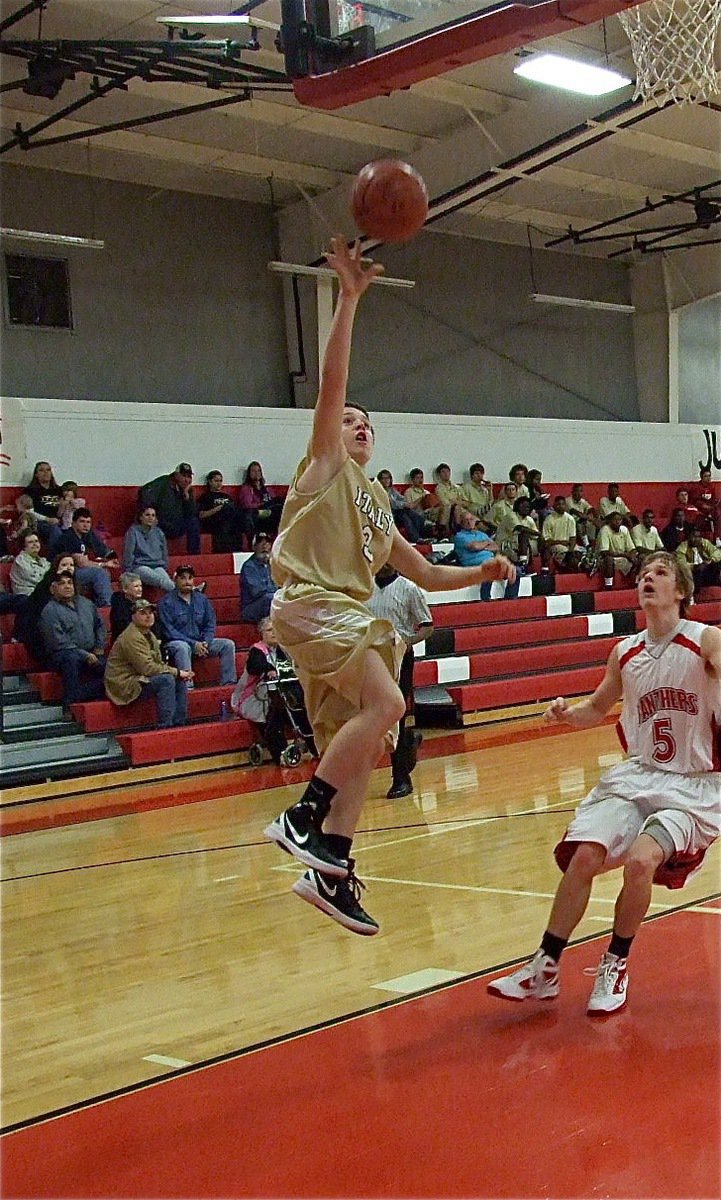 Image: Italy’s John Escamilla(3) banks in a layup against Maypearl.