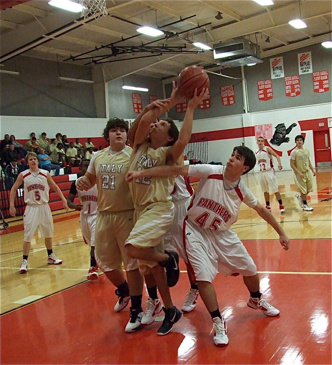 Image: Play of the game! When it appeared Maypearl had the sure rebound on the defensive board, Italy’s Chace McGinnis(12) splits the Panthers to snag the rebound, score the basket, draw a shooting foul and then steps to the free-throw line and knocks down the freebie to complete the three-point play.