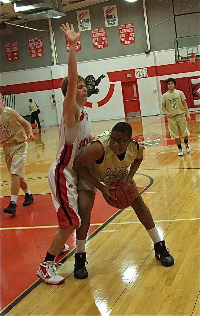 Image: John “Squirt” Hughes(20) makes a move on the low block against Maypearl.