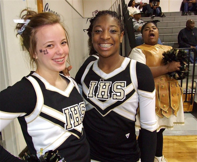 Image: Lady Gladiator Cheerleaders Felicia Little, Jameka Copeland and mascot Sa’Kendra Norwood are excited about Italy’s chances.