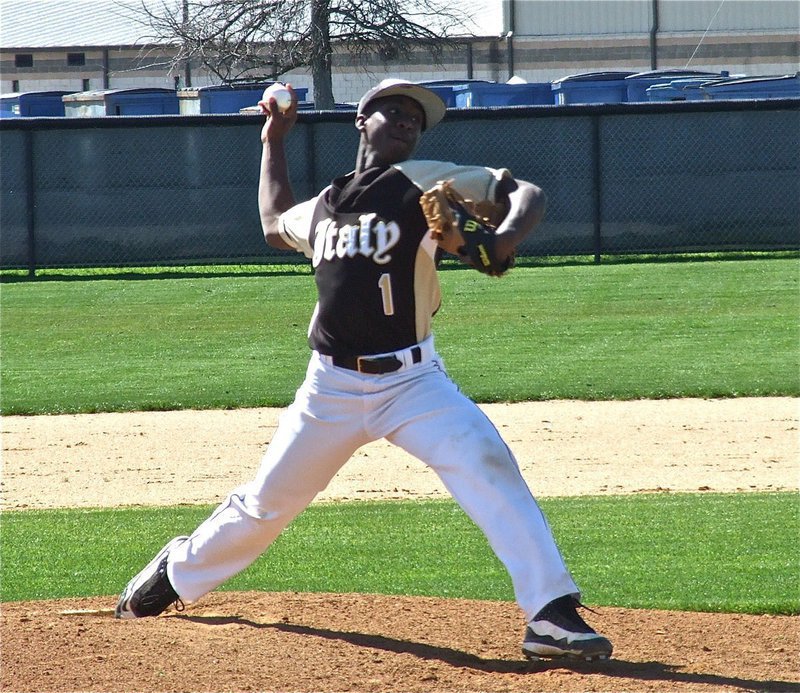 Image: Marvin Cox(1) means business on the mound for Italy.