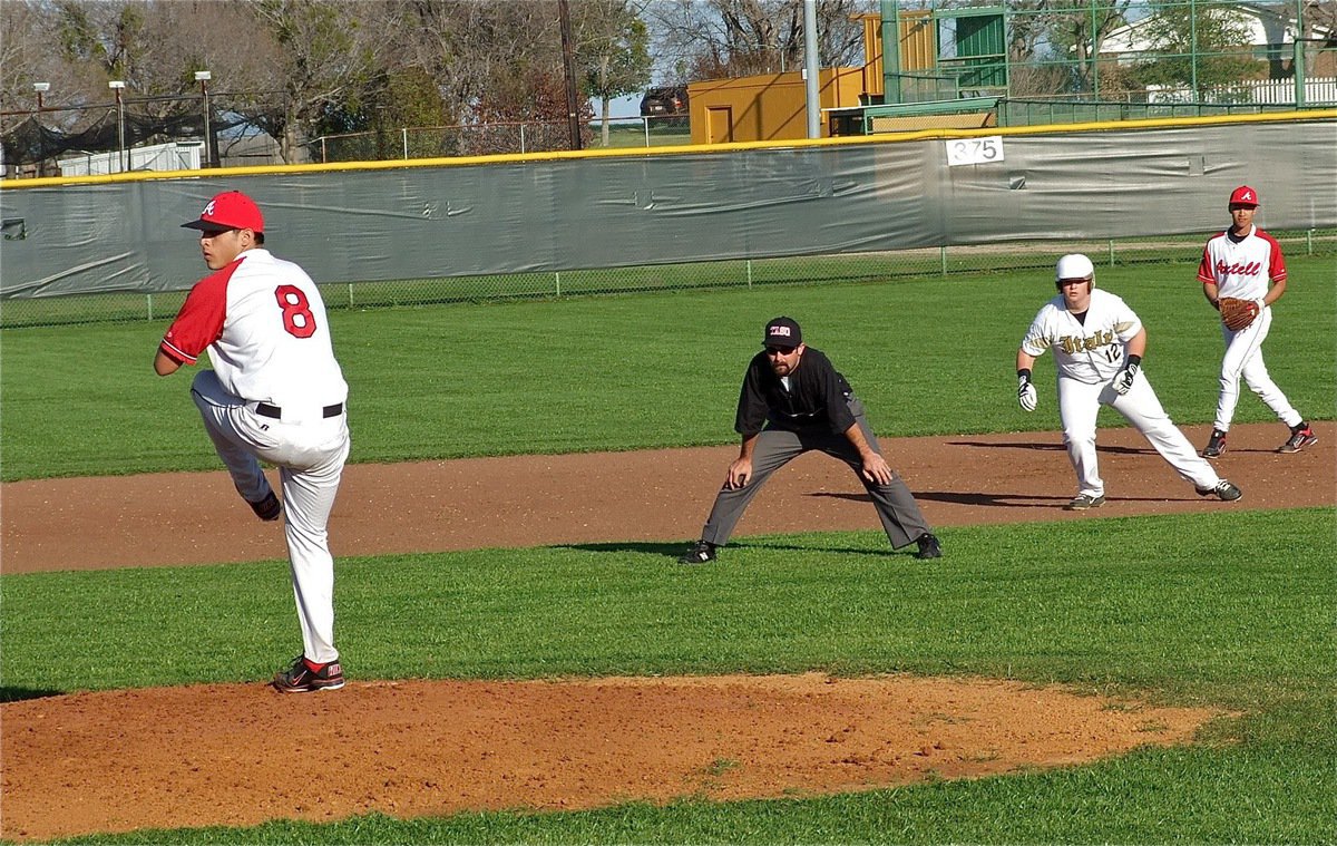 Image: John Byers takes a huge lead from second base as Italy displays a lack of concern that the Longhorn defense can stop them.