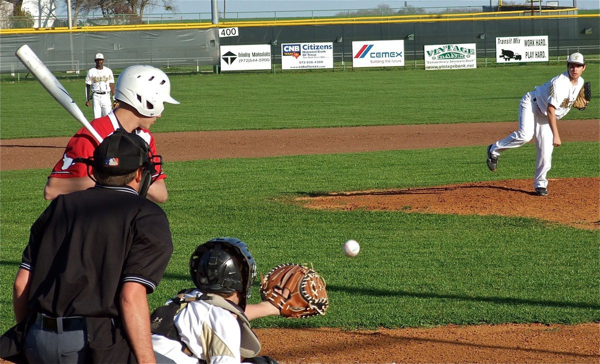 Image: John Escamilla controls an outside corner pitch from Tyler Anderson for a strike.