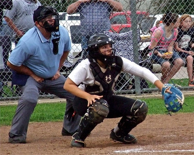 Image: Reacting to a pop-up, Alyssa Richards tracks down a fly ball behind the plate for an out.