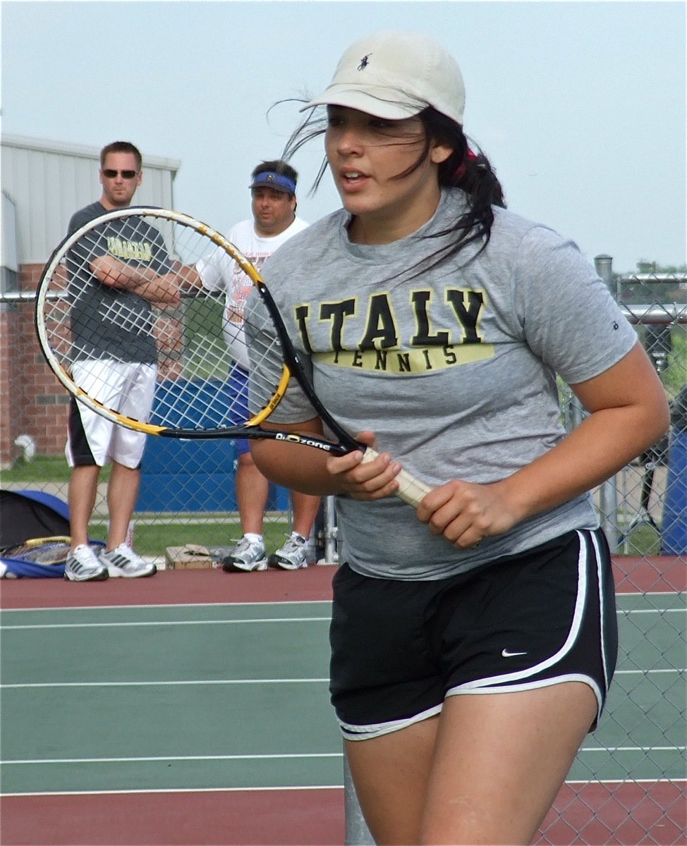 Image: Italy’s head tennis coach Aidan Callahan (in the shades) keeps watch over Alyssa Richards and her sister Megan Richards during their doubles match.