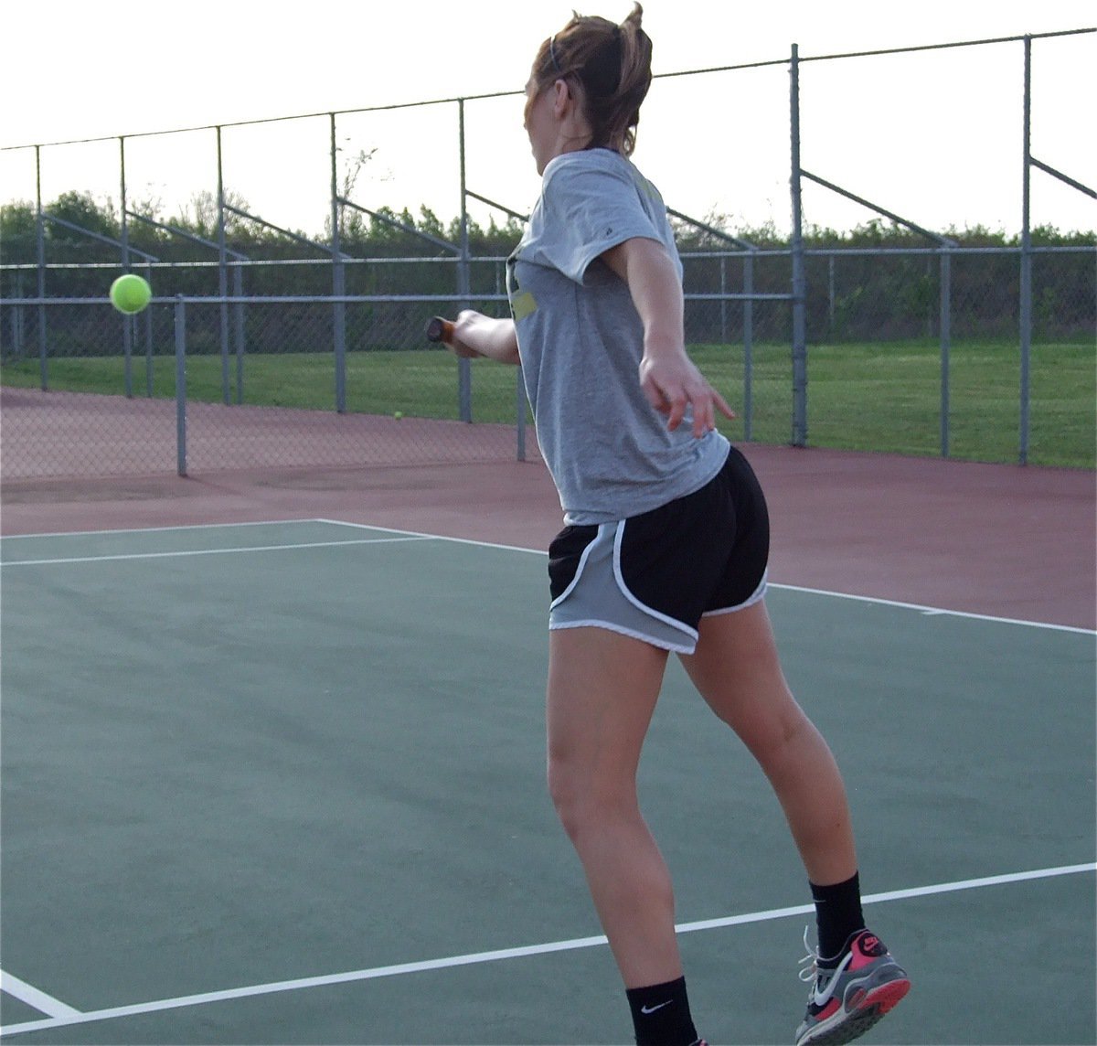 Image: Italy’s Bailey Bumpus tries a forehand shot.