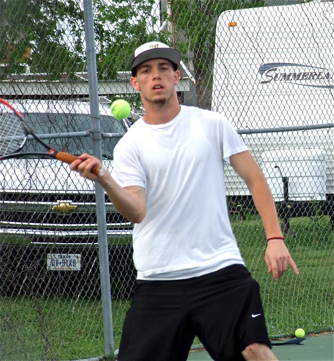 Image: Italy senior, Brandon Souder returns the ball to Kyle Fortenberry.