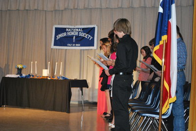 Image: Students recite the oath of the NJHS.