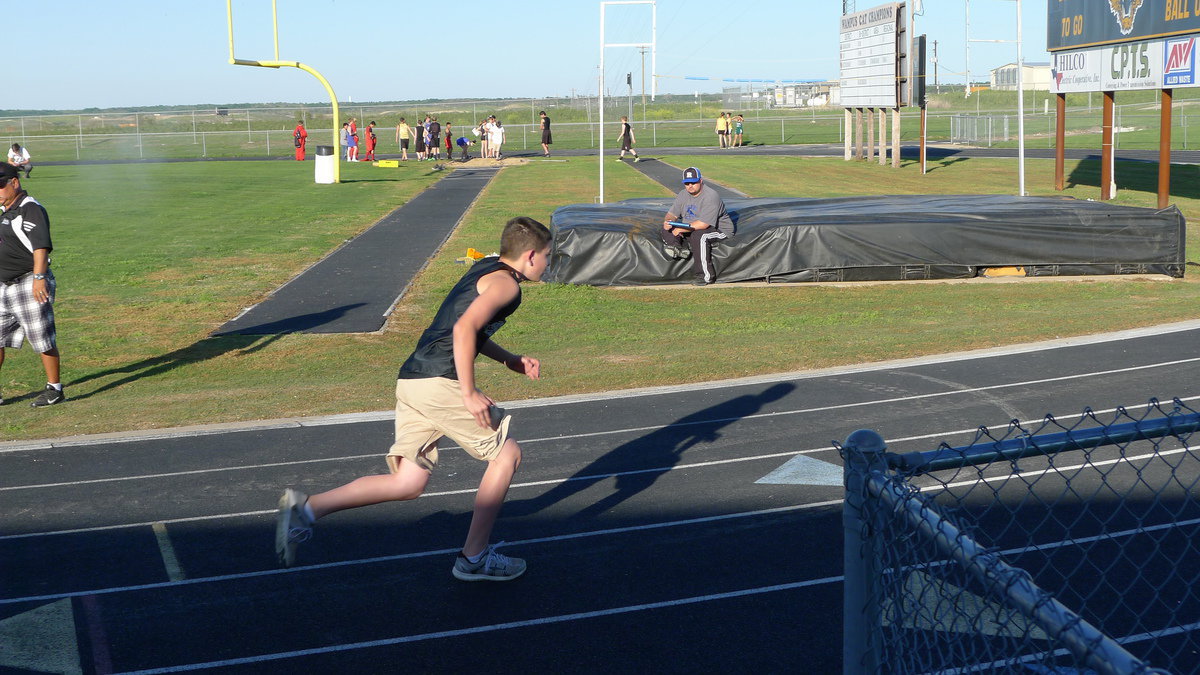 Image: Eli Garcia pushes through