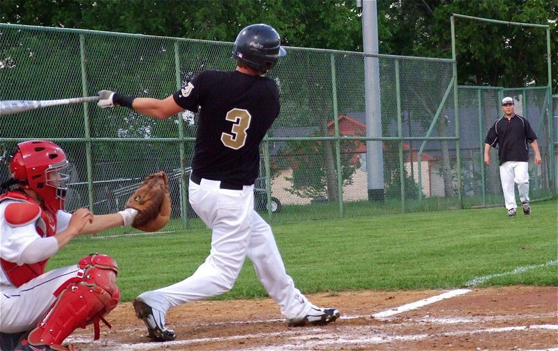 Image: Senior Gladiator Jase Holden(3) fouls one back against Axtell.