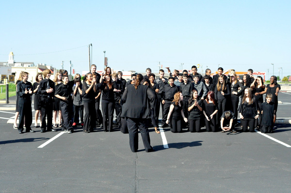 Image: Mrs. Erica Scott Miller addressing the Italy Junior High Band after their performance.