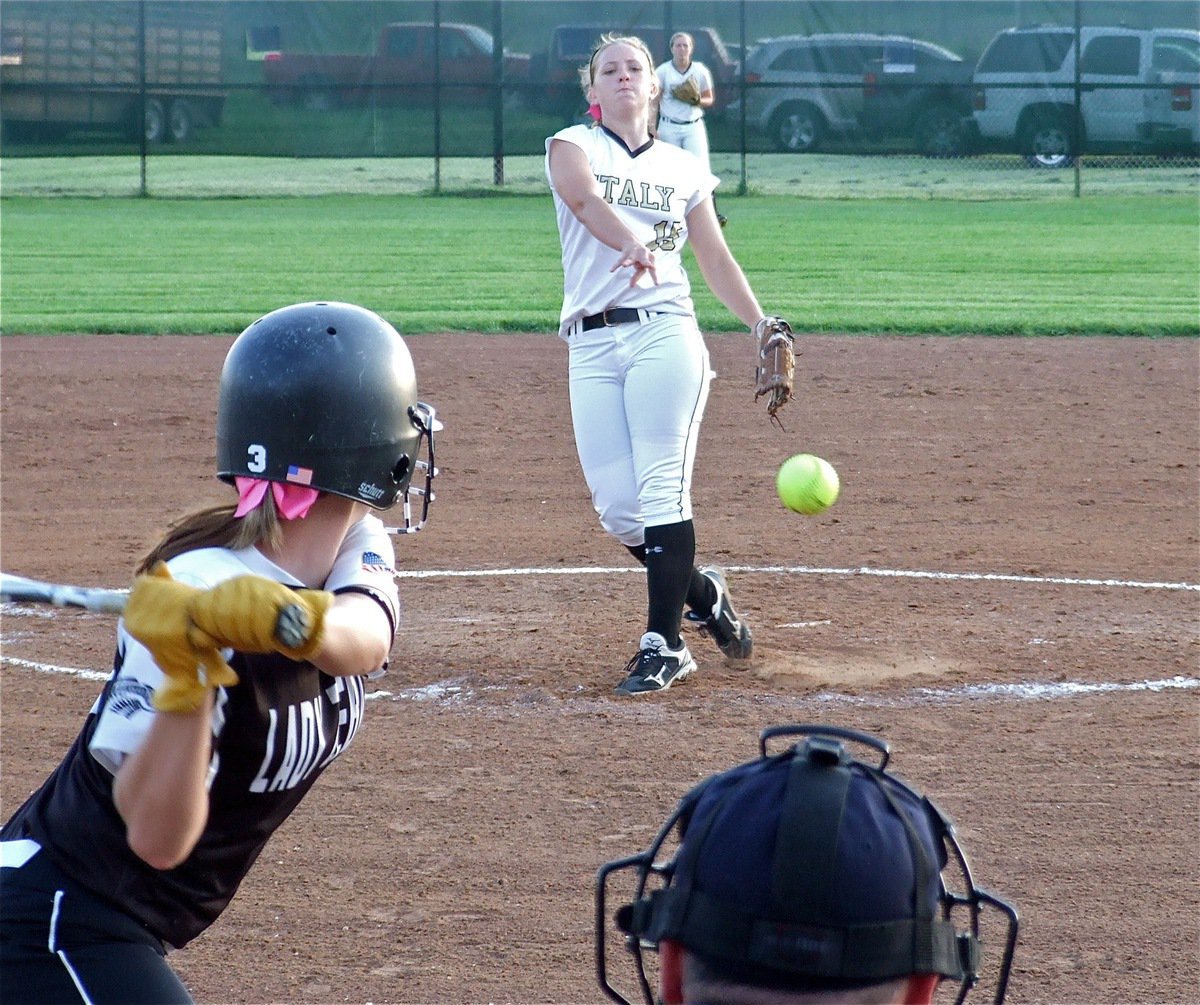 Image: Italy freshman, Jaclynn Lewis(15) steps up to the mound in the top of the third-inning against Grandview.