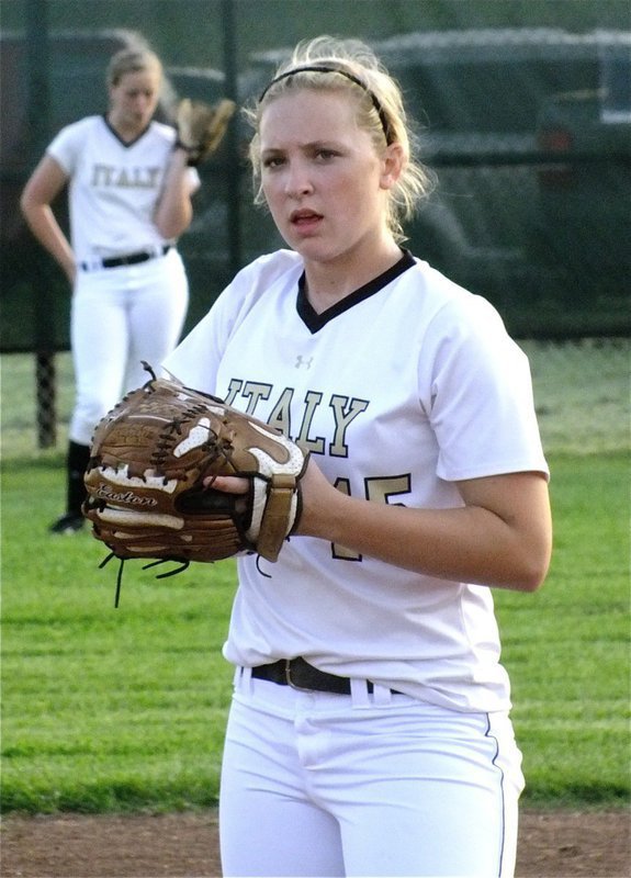 Image: Italy’s Jaclynn Lewis(15) looks ready to take on Grandview’s hitters.