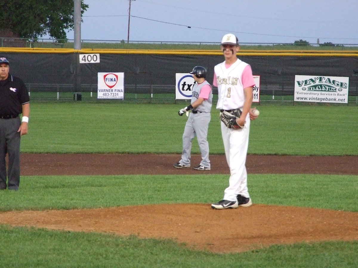 Image: Ross Stiles(1) pitches for Italy.