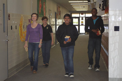 Image: Mrs. Sharon Farmer escorts the some of the journalism team members to their competition room.
    (L-R) Meagan Hooker, Cruz Enriquez, Paul Harris