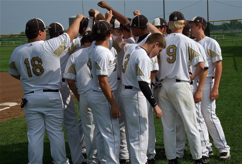 Image: The Italy JV Gladiators huddle before their game against Grandview.