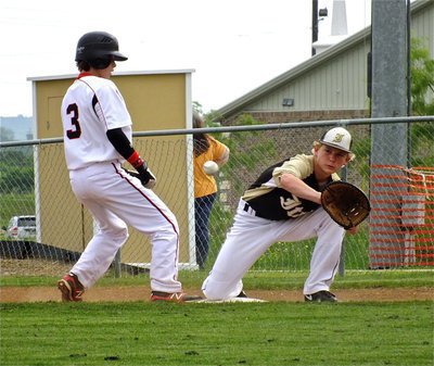 Image: Italy first baseman, Cody Boyd, tries to catch a Panther too far off the base during JV baseball action.