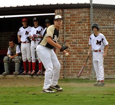 Image: Italy’s, Bailey Walton, covers a lose ball near Maypearl’s dugout.