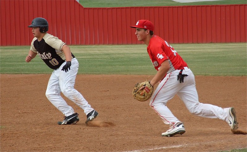 Image: Zain Byers(10), gets a lead at first base trying to give Italy an advantage.