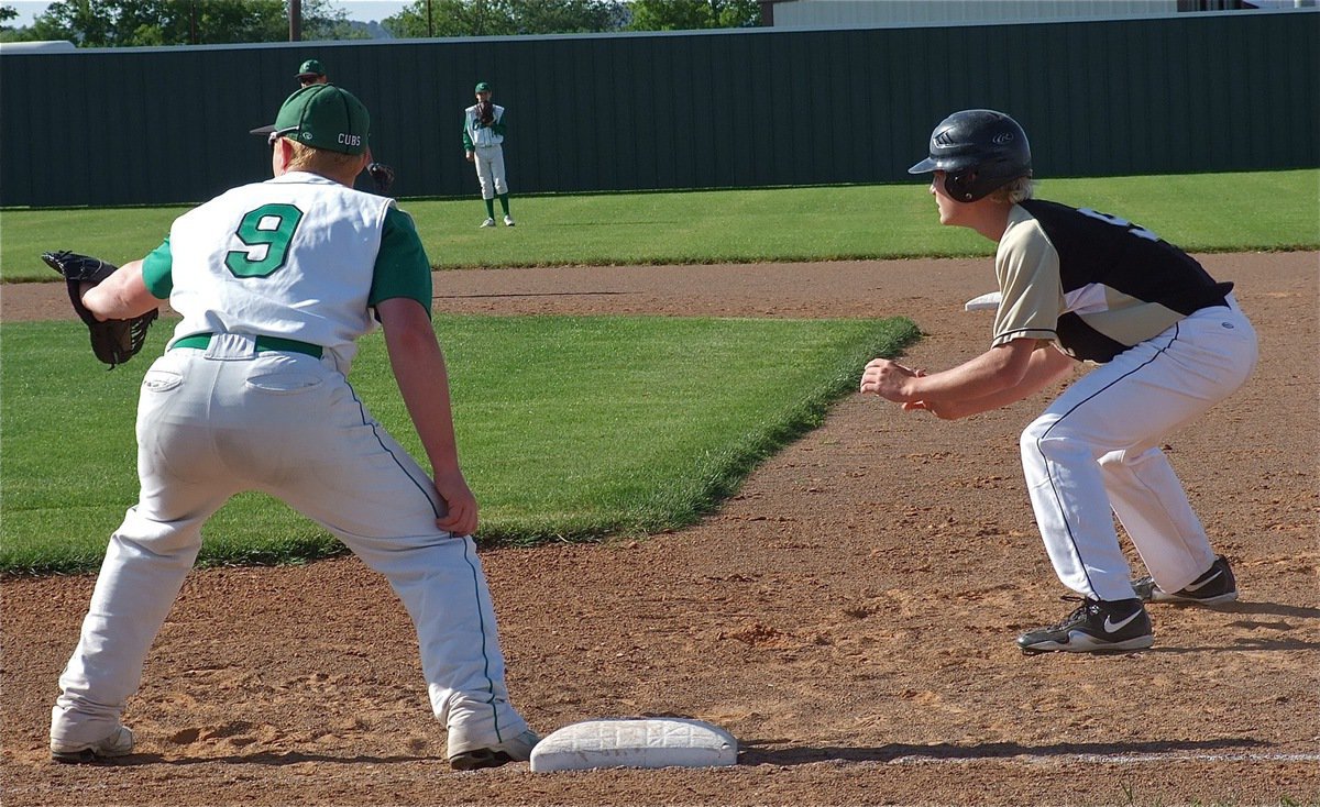 Image: Italy’s, Cody Boyd(9) gets a lead from first base.