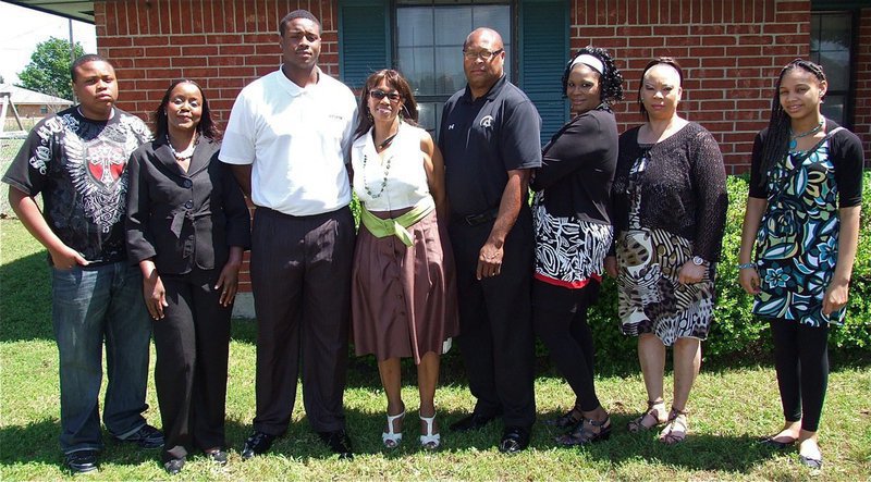 Image: Darol Mayberry, Dorothy Mayberry, Larry Mayberry, Jr., Claudia Mayberry, Larry Mayberry, Sr., Anntrina Mayberry, Lisa Pruitt and Sha Mayberry left for Waco on Sunday to attend the Fellowship of Christian Athletes’ 4th annual Victory Banquet.