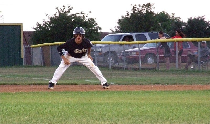 Image: Gladiator junior, Caden Jacinto(2) takes a large lead from first base.