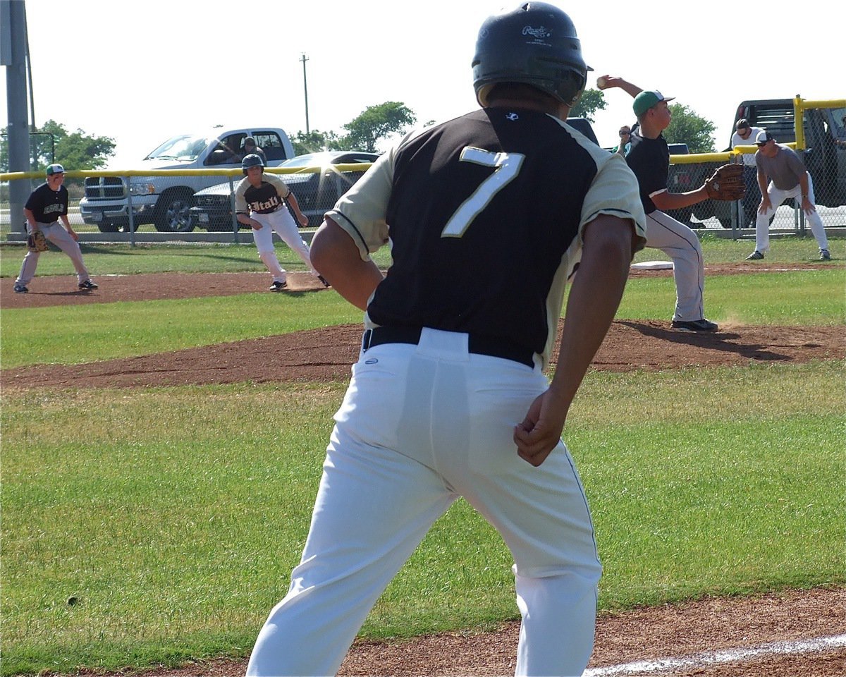 Image: Tyler Crawley(13) on first base and Omar Estrada(7) try to put points on the board for Italy.