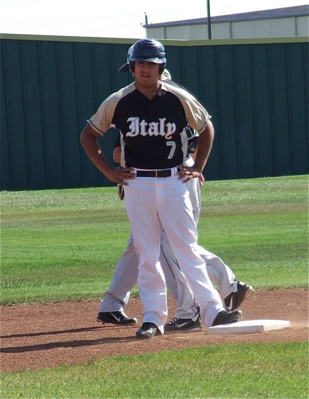 Image: Omar Estrada(7) legs his way to second base.