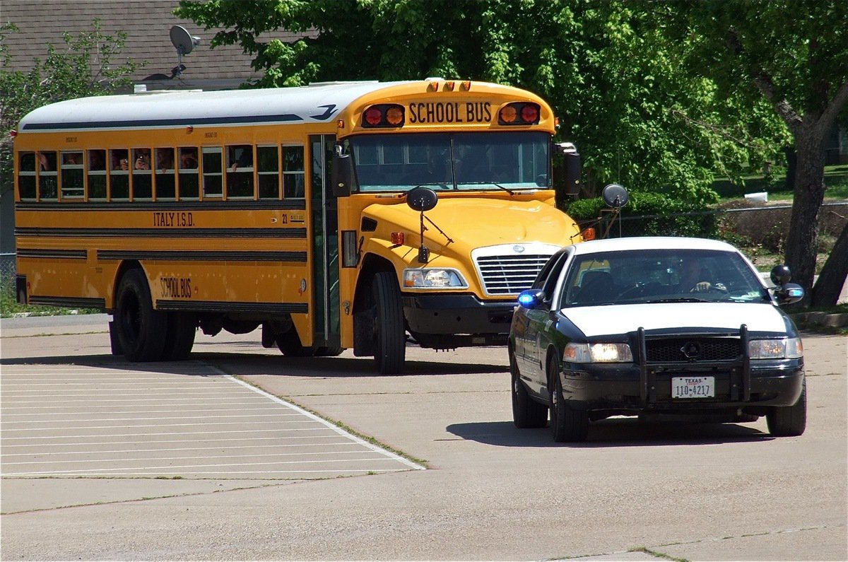 Image: Italy’s Lady Gladiators receive a police escort from Italy High School to the outskirts of the city limits on their way to their Bi-District playoff game against Troy.