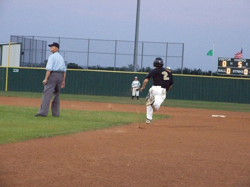 Image: Caden stealing second