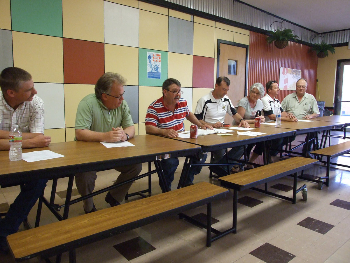 Image: Larry Eubank calls the meeting to order.  There was a quorum of board members present.