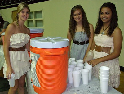 Image: Italy Jr High athletes, Haylee Turner, Jozie Perkins and Ashlyn Jacinto offer tea to parched athletes and their families.