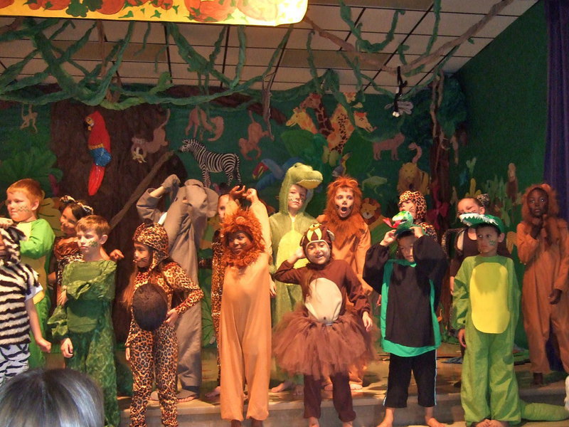 Image: These jungle animals look like they are ready for bed as they perform, The Lion Sleeps Tonight.