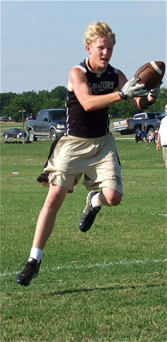 Image: Freshman Cody Boyd had a tremendous day and hauls in this touchdown pass for Italy’s Varsity squad.