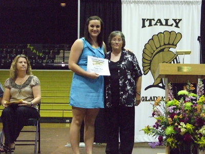 Image: Karen Mathiowetz, representing Kayrene Uehlinger’s family, presented Kaytlyn Bales with the yearly scholarship.
