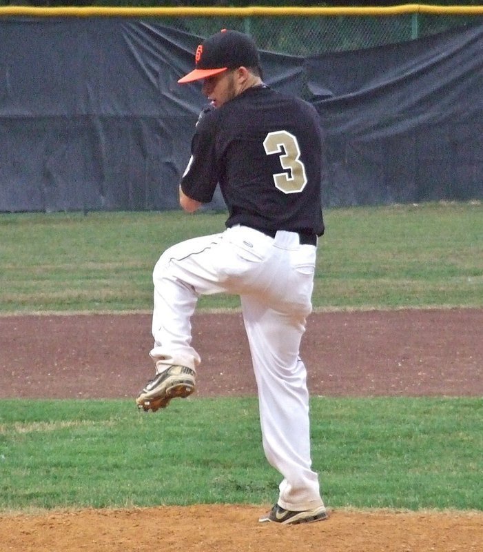 Image: Caden Jacinto continues to bring the heat against Alvarado.