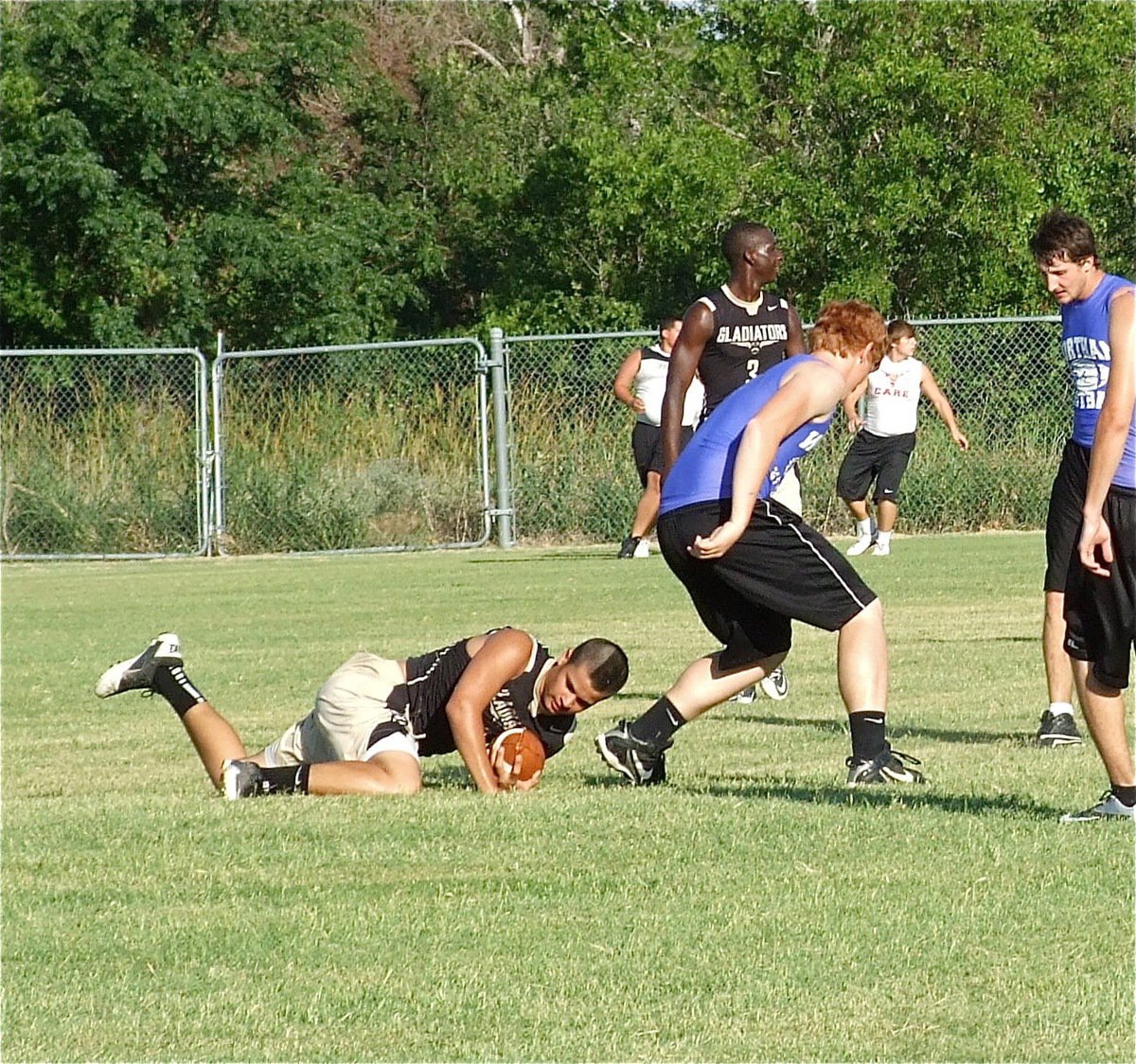 Image: Italy’s Reid Jacinto makes a bobbling catch in traffic.