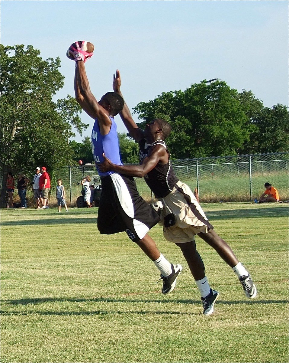 Image: Wortham makes the catch but Marvin Cox quickly closes on the receiver.