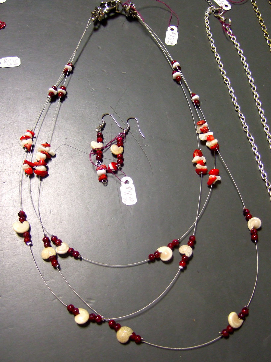 Image: Beaded necklace and earrings.