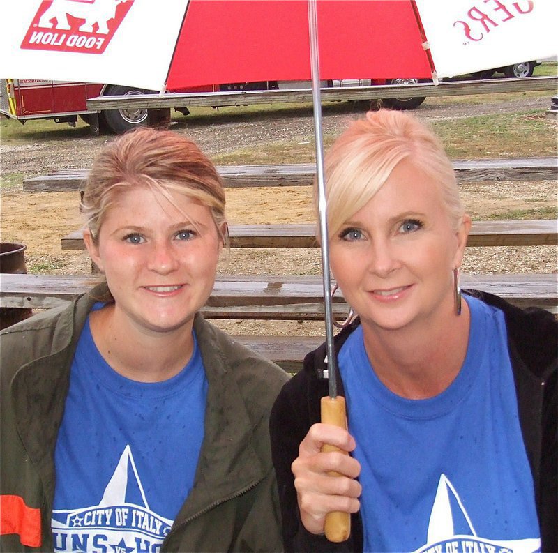 Image: A little rain didn’t keep the fans away.