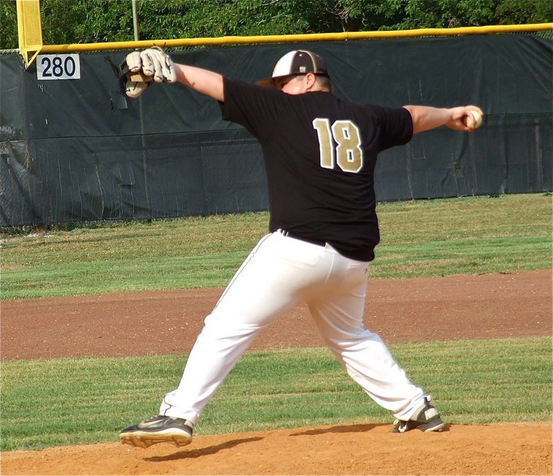 Image: Italy’s John Byers, a sophomore, keeps the strikes coming.