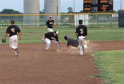 Image: Tyler Anderson(11) throws to John Byers(18) who makes the tag at second base.