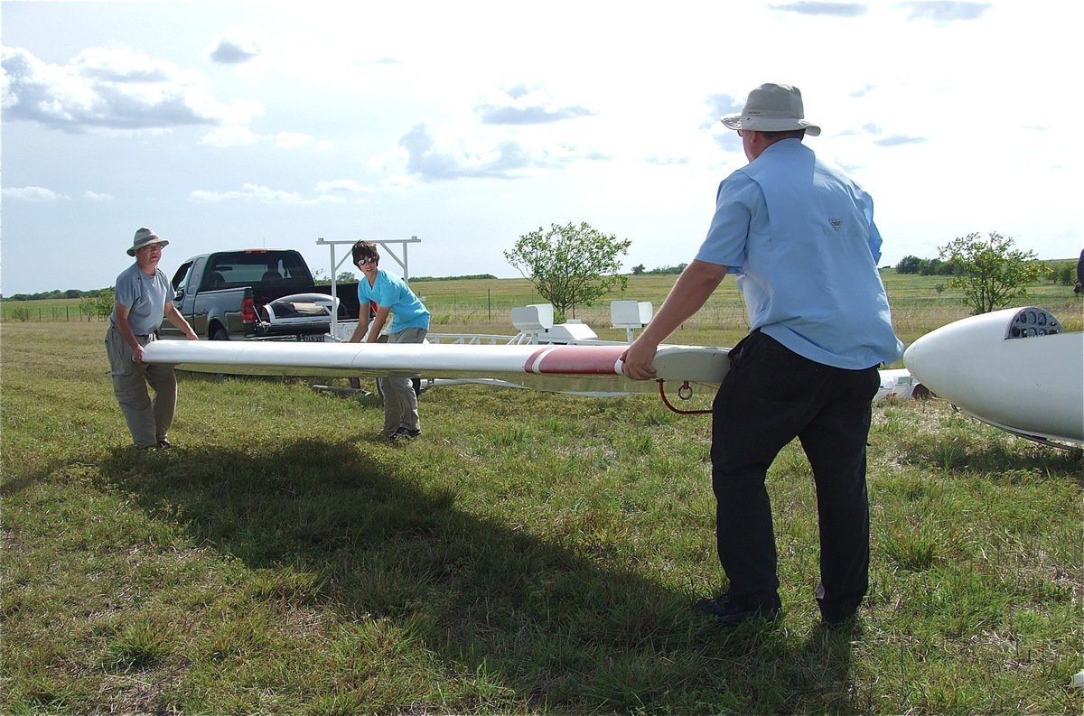 Image: The three flying enthusiasts set the wing on the ground.