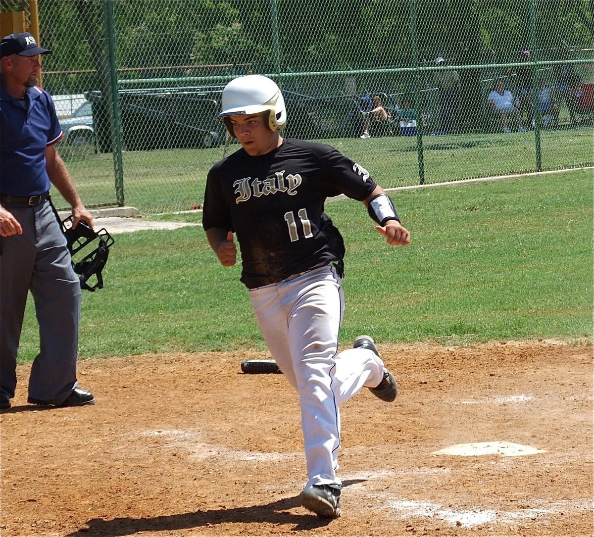 Image: Italy’s Tyler Anderson hustles home for a run.