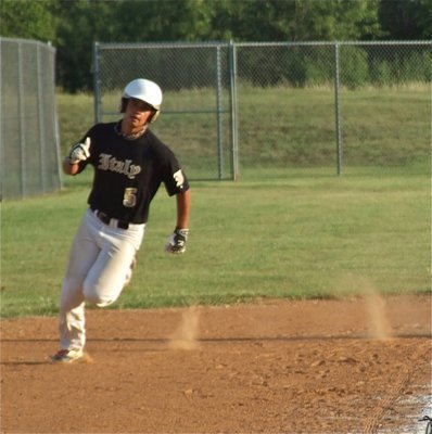 Image: Reid Jacinto rounds third base and heads for home.