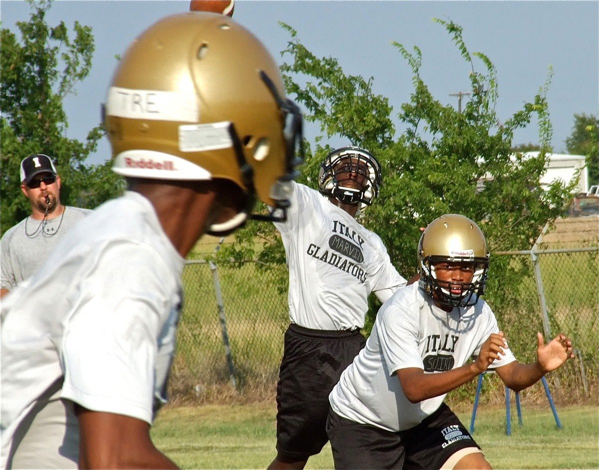 Image: Marvin Cox completes the long ball to Trevon Robertson while John “Squirt” Hughes creates a wall.