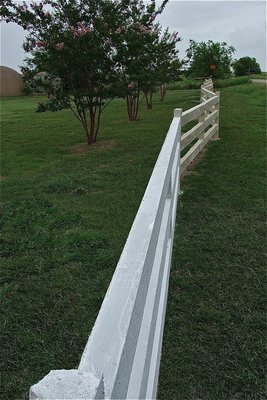 Image: Here is an angle showing a straight fence section becoming zigzagged to ensure fence stability.